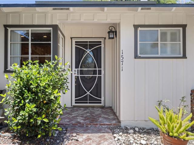 1571 W Pacific