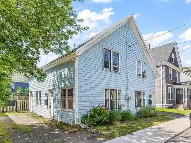 157 159 Dorchester Street, Charlottetown, PE, C1A 1E4 house.