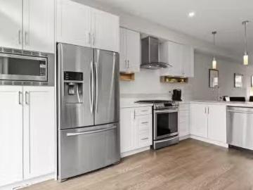 Greater Vancouver - Patio, Garden, Parking
