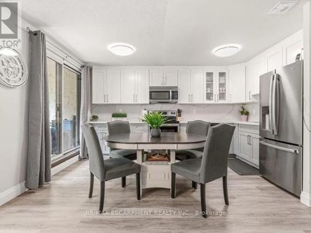 157 1 Falgarwood Drive, Oakville, ON, L6H 2P3 townhouse for sale | Listing ID W13547 | Royal LePage