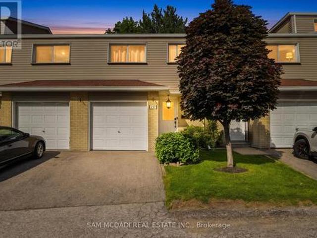 157 400 Mississauga Valley Boulevard, Mississauga, ON, L5A 3N6 townhouse for sale | Listing ID W14082 | Royal LePage