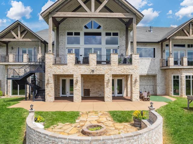 157 Howley Ln