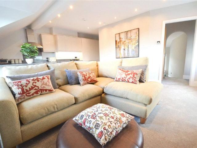 157 Heaton Moor Road, Heaton Moor, Stockport, Greater Manchester, SK4 4HY