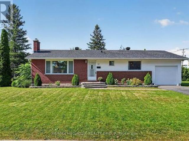 157 Lacroix Avenue, Ottawa, ON, K1E 1K2 house for sale | Listing ID X13743 | Royal LePage