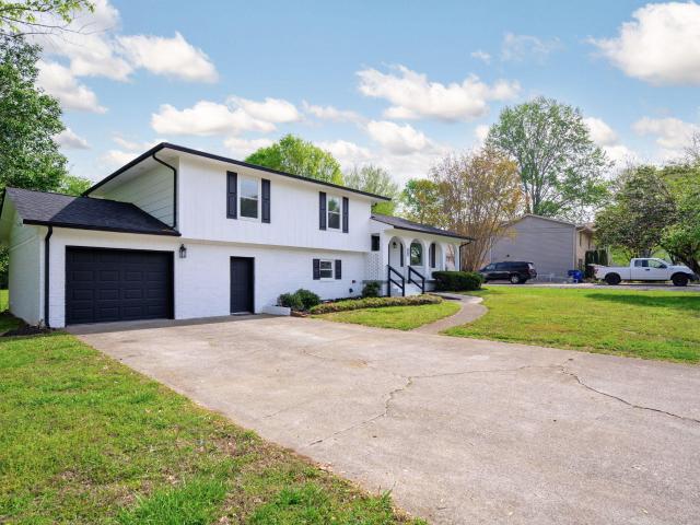 157 Mapleton Drive NW