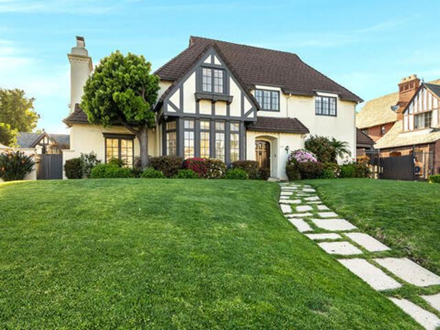 157 N Las Palmas Avenue