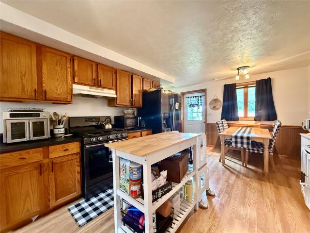 157 W 4TH Street
