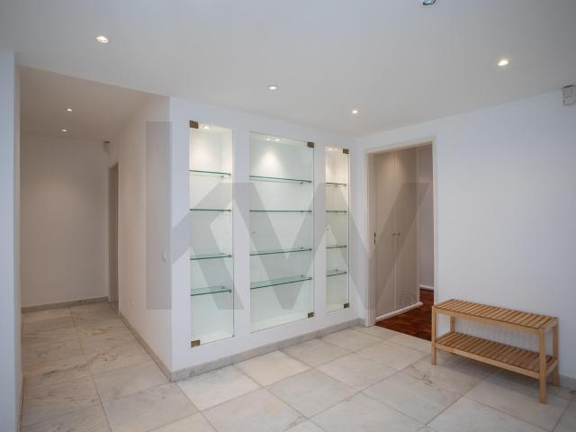 157m² 2 Bedroom Apartment w/ Terrace and Balcony–Prime Location|R. Sampaio e Pina, Av. Novas–Lisbon