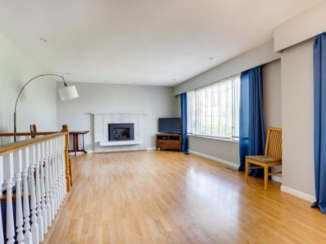 15866 North Bluff Road, White Rock, BC, V4B 3G7 house for sale | Listing ID R3163 | Royal LePage