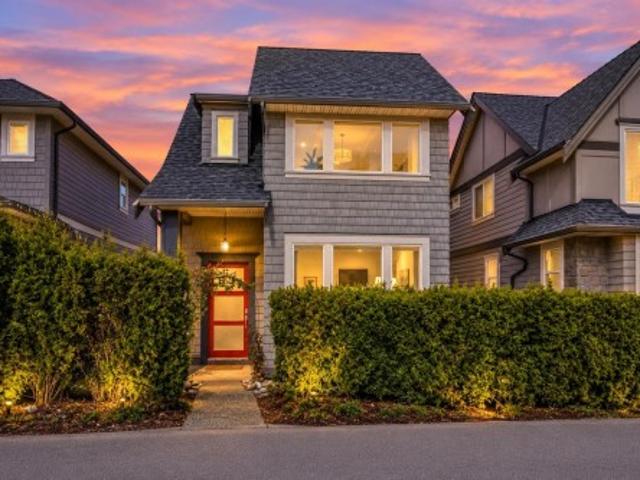1587 Avenue, Surrey, BC, V3Z 0E5 house for sale | Listing ID R3172 | Royal LePage