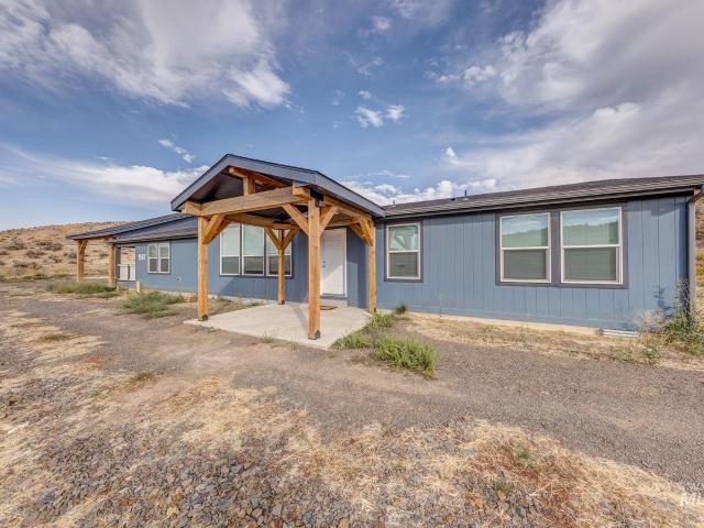 1587 Gentry Ln