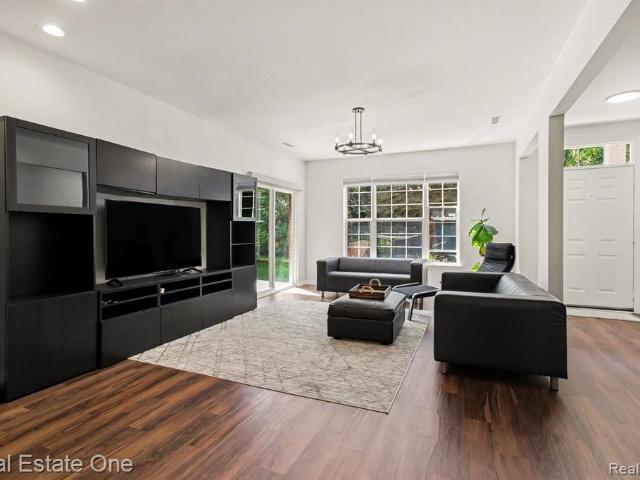 15881 Morningside