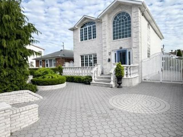 158 2 nd St, Howard Beach, NY 11414