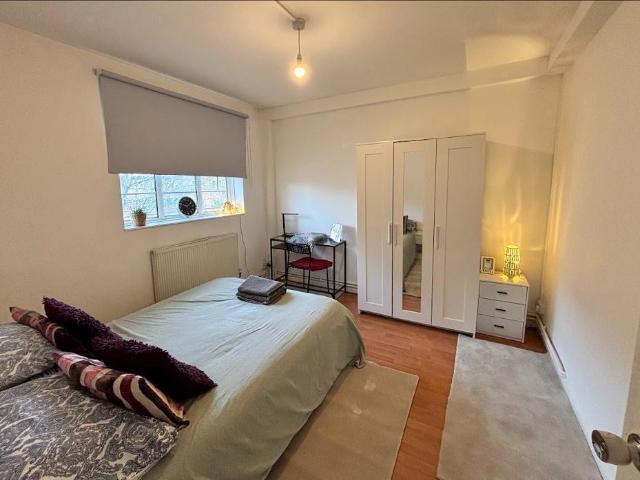 158, Hughes Mansions, Vallance Road. 5 bed flat to rent £4,203 pcm £970 pw