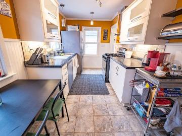 158 W Summit Avenue