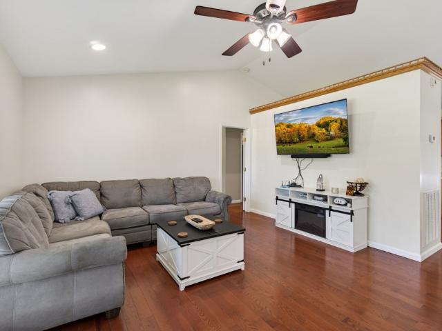 158 Thomas Rd