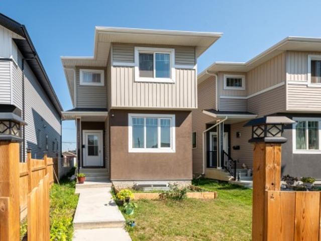 15928 Avenue Nw, Edmonton, AB, T5P 0L2 house for sale | Listing ID E4499 | Royal LePage