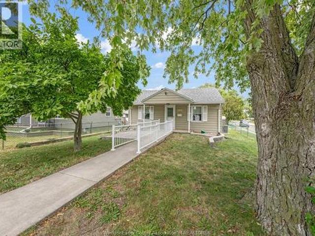 1592 Prince Road, Windsor, ON, N9C 3B3 house for sale | Listing ID 26018 | Royal LePage