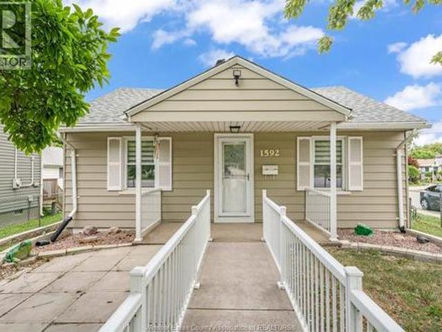 1592 Prince Road, Windsor, ON, N9C 3B3 house for sale | Listing ID 26025 | Royal LePage