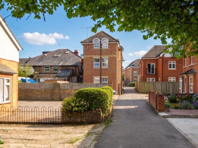 159 Goldsworth Road, Woking 2 bedrooms Property for lettings Seymours