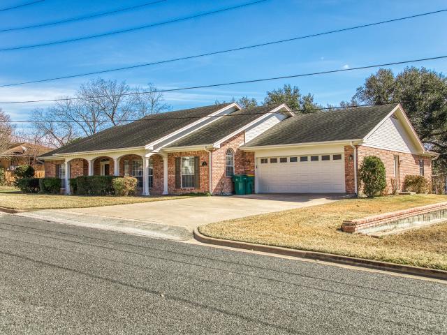 159 E Charles St, La Grange, TX 78945 | MLS #10485