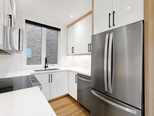 159 Locksley Avenue — 2 Bed 2 Bath Modern Apartment