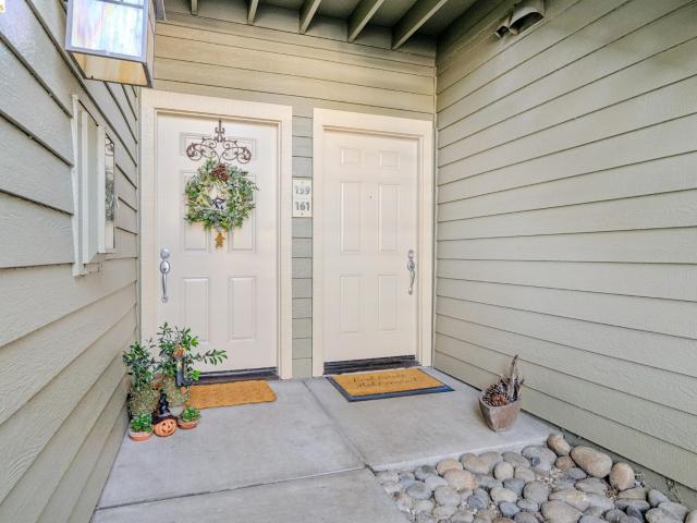 159 Lakeshore Ct
