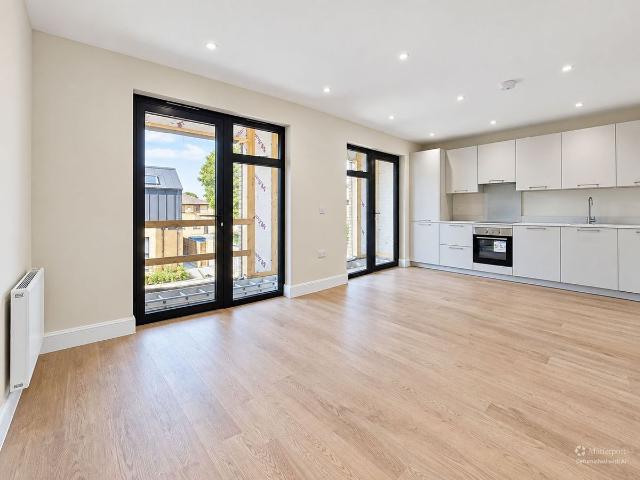 159 Turners Hill, Cheshunt EN8, 2 bed flat to rent, £1,700 pcm | PrimeLocation