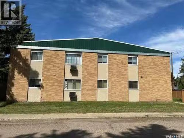 15 4Th Avenue, Maple Creek, SK, S0N 1N0 investment for sale.