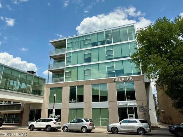 15 4th St S Unit 304, Grand Forks, ND 58201
