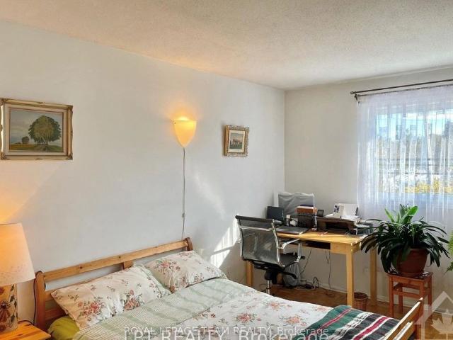15 50 Greenbank Road, Ottawa