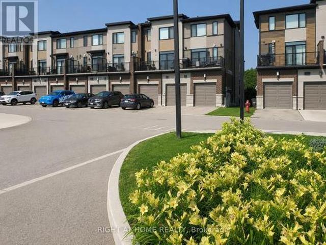 15 590 North Service Road, Hamilton, ON, L8E 0K5 townhouse for sale | Listing ID X13588 | Royal LePage