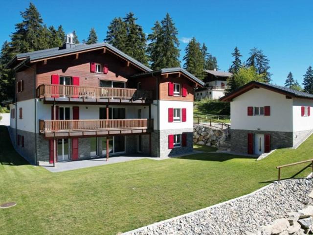 15,5 ZIMMER CHALETBESTEHEND AUS DREI UNABHÄNGIGEN WOHNUNGEN