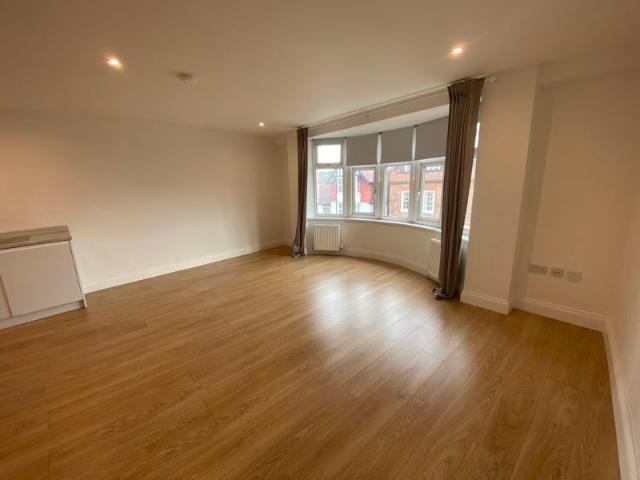 15 17 The Broadway, Mill Hill, London NW7, 1 bed flat to rent, £1,450 pcm | PrimeLocation