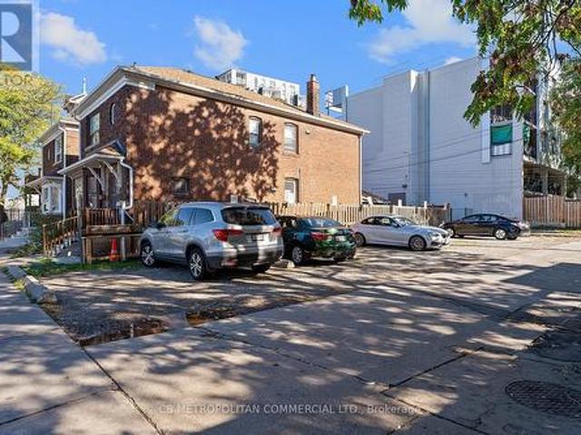 15 17 Augusta Avenue, Toronto, ON, M5T 2K7 house for sale | Listing ID C12599 | Royal LePage