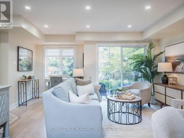 15 2563 Sixth Line, Oakville, ON, L6H 0H7 townhouse for sale | Listing ID W13862 | Royal LePage