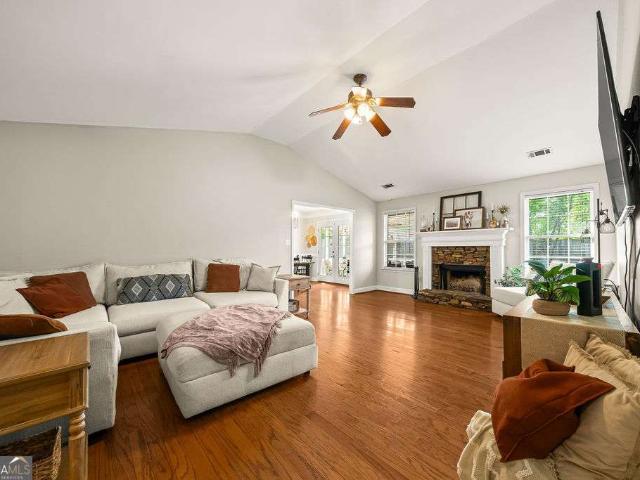 15 Trillium Trail NE