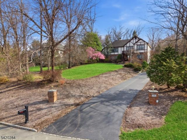 15 Turner Ln