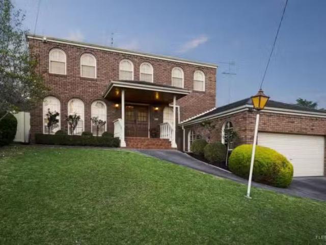 15 Waratah Drive, Templestowe Lower VIC 3107 House Auction