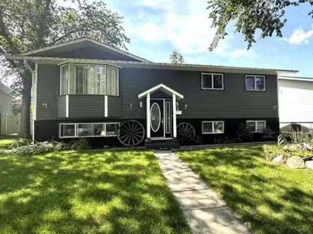 15 Westbrook Crescent West, Brooks, AB, T1R 0B5 house for sa.