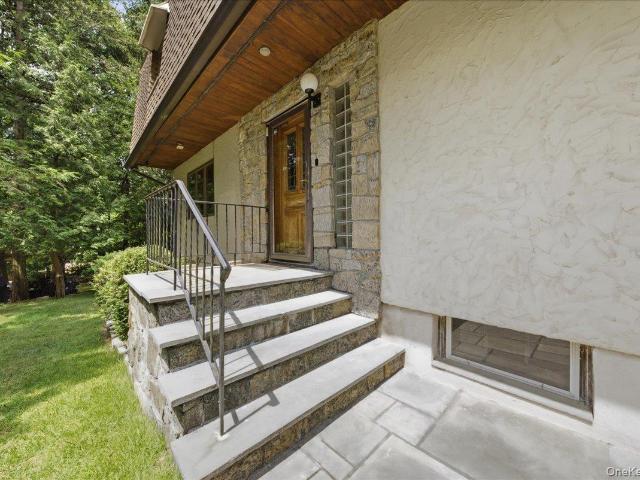 15 Woodcrest Terrace