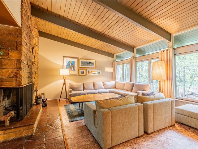 15 Woodland Circle