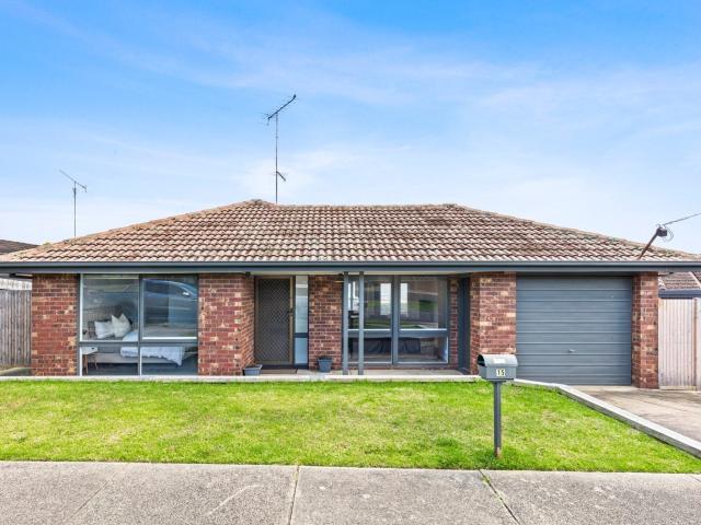 15 Woodleigh Close, Leopold