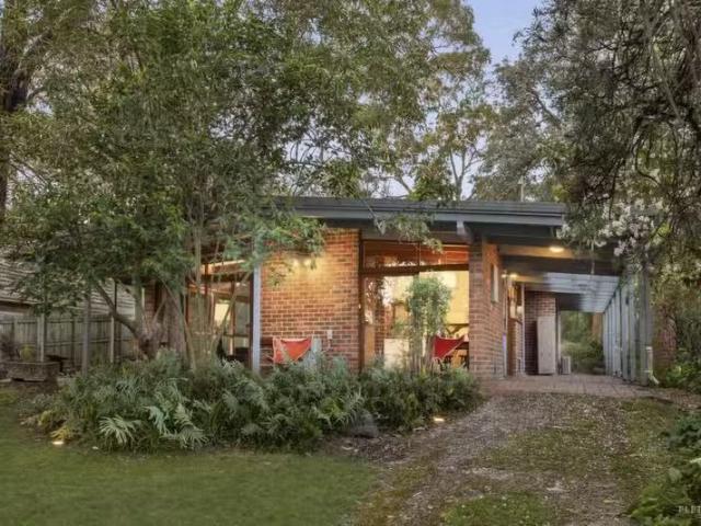 15 Acacia Avenue, Blackburn VIC 3130 House Auction