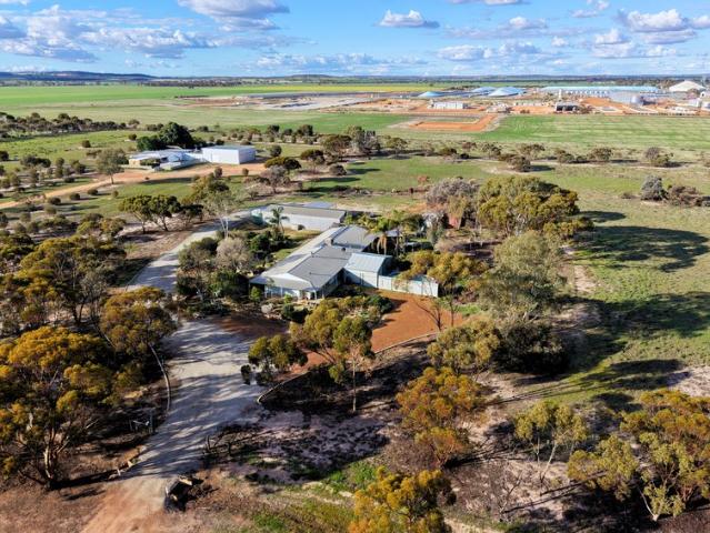 15 ACRES WITH SPACIOUS FAMILY HOME, POOL & SHED