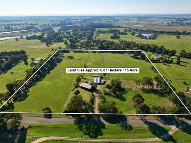 15 Acres Country Living with Horse Facilities & Lifestyle Appeal