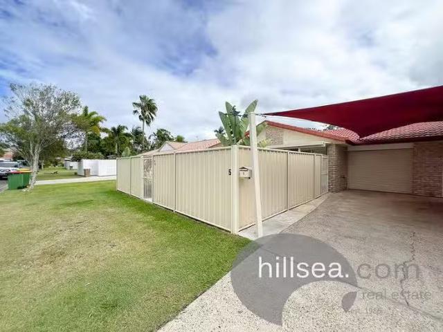1/5 Annette Court, Labrador, QLD 4215