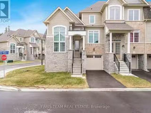 15 Andrew Knowles Lane, East Gwillimbury, ON, L0G 1M0 house.