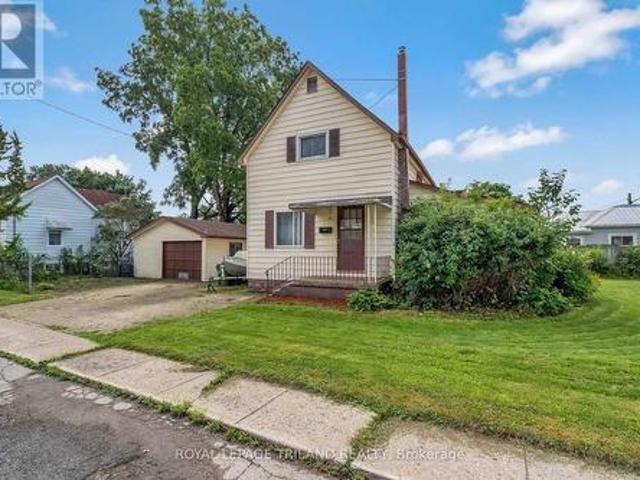 15 Antrim Street, St. Thomas, ON, N5P 1S2 house for sale | Listing ID X13743 | Royal LePage