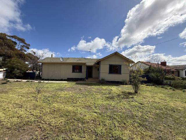15 Aspland St, Merredin, WA 6415